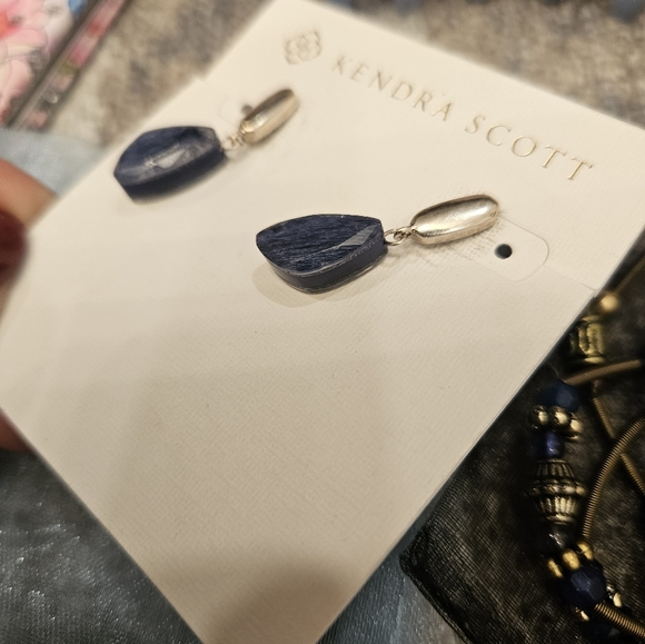 NEW Butterfly & Blues 🦋 Kendra Scott Earrings, VS Cosmetic Pouch + More - Picture 13 of 15